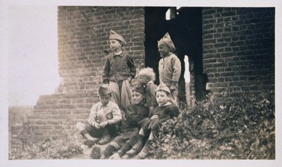 Kinderen in Frankrijk na de Eerste Wereldoorlog, 1919 door American Photographer